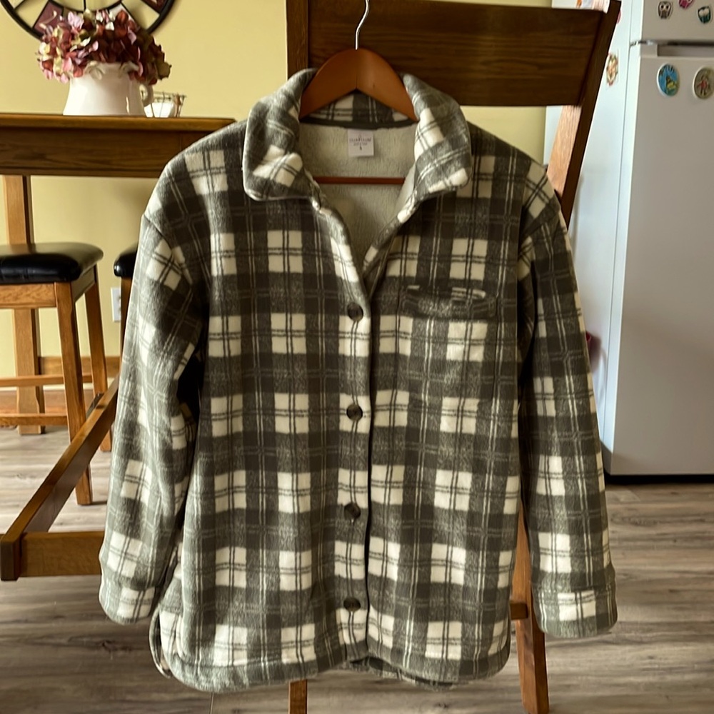 Cuddl Duds flannel fleece shirt jacket. Sz small. Cream/Dark green.